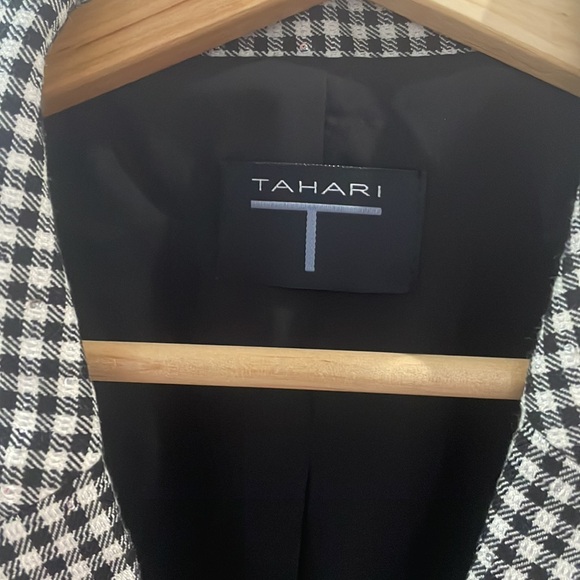 Tahari blazer - Picture 3 of 8